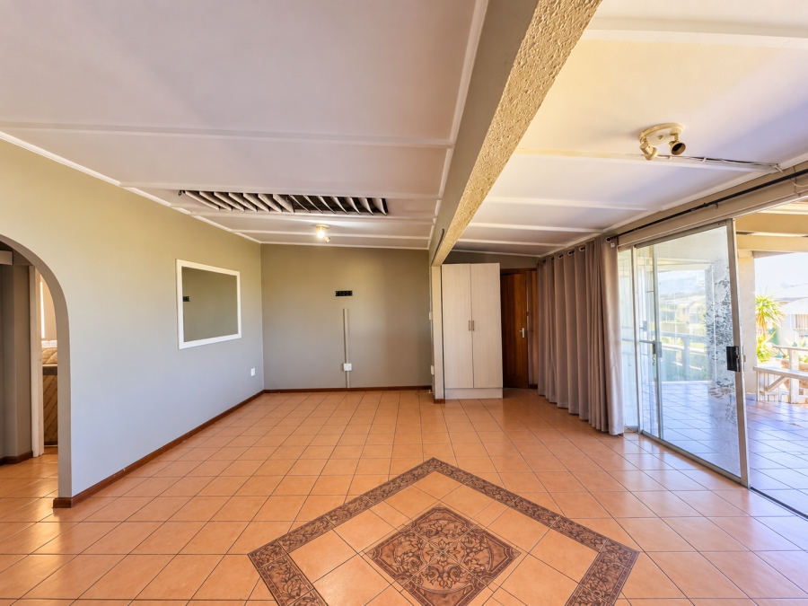 To Let 4 Bedroom Property for Rent in Harbour Island Western Cape